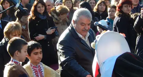 Зам.-кметът Иван Григоров омилостиви с пари Бразаята