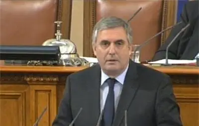 Калфин: Да променим мнението, че депутатите са хрантутници