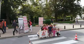 Четири пешеходни пътеки с послание „Убий скоростта, спаси дете“
