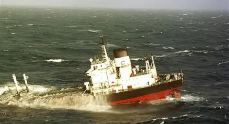 Руски военен кораб потъва в Черно море, екипажът е в безопасност