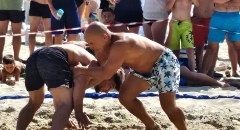 Вангелов загуби от треньора си на  първия шампионат по плажна борба