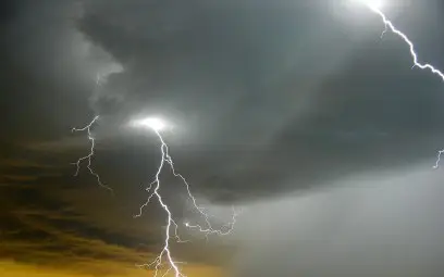 Жълт код в 7 области за гръмотевични бури Жълт код в 7 области за гръмотевични бури