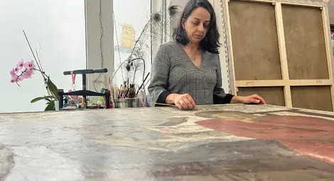 Д-р Силвия Варадинова-Пападаки ще върне към нов живот 16 ценни творби за значими художници. Д-р Силвия Варадинова-Пападаки ще върне към нов живот 16 ценни творби за значими художници.