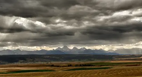 НИМХ: Максималните температури утре на места ще достигнат 16 - 17 градуса