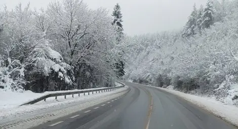 АПИ: Шофьорите да тръгват с автомобили, подготвени за зимни условия. Карайте внимателно и разумно!