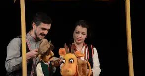 Хитър Петър и Хитра Митра  разказват приказки на децата