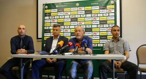 Съдийската комисия замете следите на палачите със свирка и флаг в ръцете