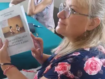 Анелия Иванова представи книгата си, събрала фолклора на родното й Щръклево. Снимка: Авторът Анелия Иванова представи книгата си, събрала фолклора на родното й Щръклево. Снимка: Авторът