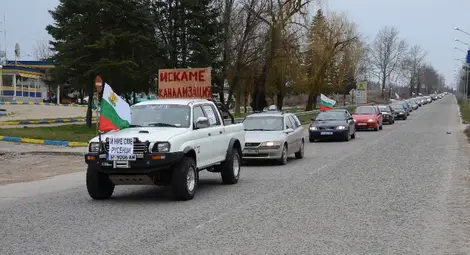 Протестен автопоход с 50 коли от Средна кула и Долапите обиколи Русе
