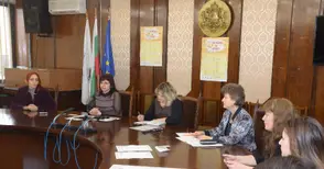 Ученици ще дефилират с 90 оригинални кукерски маски