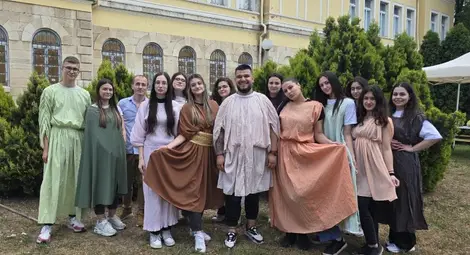 Легионери от Гимназията по туризъм привличат вниманието на Римския пазар на Сексагинта Приста