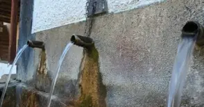 Четири села без питейна вода заради залети кладенци