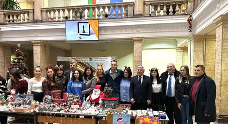 Дарение „Зрение“ подкрепя три каузи със събраните от благотворителния си базар 3000 лева Дарение „Зрение“ подкрепя три каузи със събраните от благотворителния си базар 3000 лева