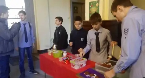 914 лева за нови столове събраха в Математическата