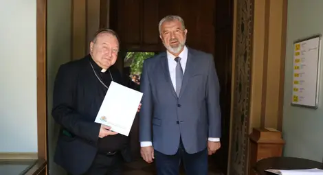 Епископ Страхил Каваленов: Папа Франциск беше светла личност не само заради белите си дрехи. Помолих го да се моли за баща ми и той го направи, а баща ми оздравя