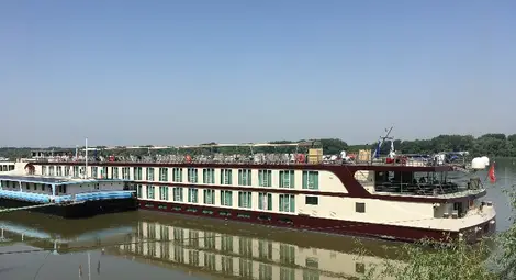 Първият пасажерски кораб за тази година акостира в Русе