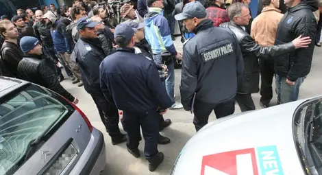 Журналисти от ТВ7: Нямаме нищо общо с Василев и Пеевски