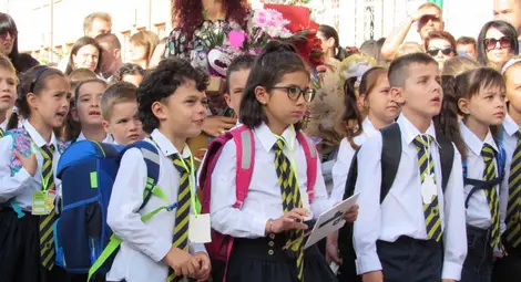 Анкета в училище: От дизайна до журналистиката, от космоса до колебанието - в какво се превръщат мечтите за 10 години