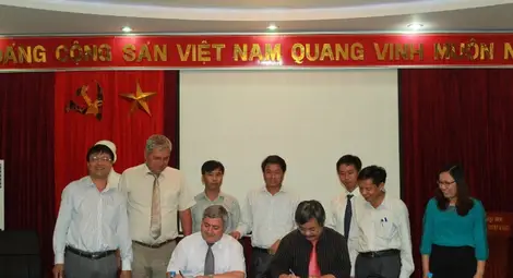 Белоев договори сътрудничество с два университета във Виетнам