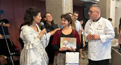 12-годишната Александра Барбова грабна наградата на кмета на Русе със своята торта Гараш с бял шоколад /галерия/