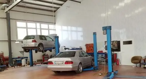 Автосервизите с нагла схема! Поръчват на джамбазите коли за крадене