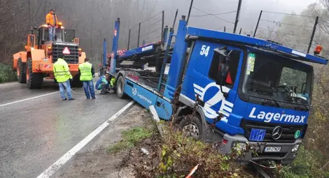 Поставиха нова метална ограда по опасните Присовски завои край Велико Търново