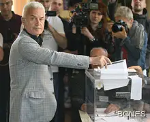 Сидеров: Оставка на Орешарски и избори на 20 юли