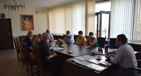 Още 10 дни платен отпуск до Нова година получават учителите в община Русе