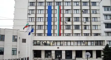 Напушен 19-годишен младеж заби порше в стълб пред полицията