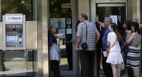 Крадци дебнеха пред банките да търсят жертви, заяви Безлов