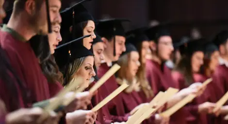 155 лекари от 11 държави се дипломираха във Варна