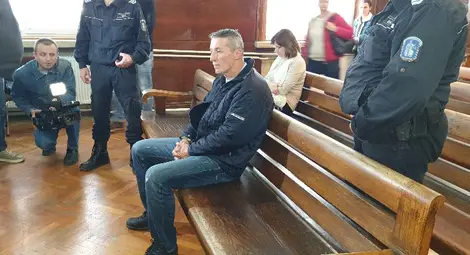 Задържаният с рекордна пратка хероин  бил хващан облепен с пакети кокаин