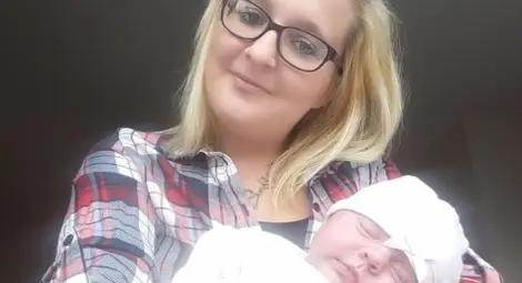 Абигейл имала тежък махмурлук и не разбрала, че ражда