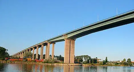 Алпинист с колело на Аспаруховия мост изкара акъла на варненци