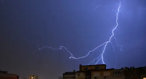 Жълт код за дъжд и гръмотевици за 12 области у нас за 9 май