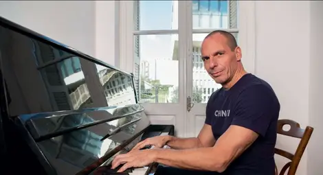 Варуфакис възмути с лукс и среден пръст /галерия/ Варуфакис възмути с лукс и среден пръст /галерия/