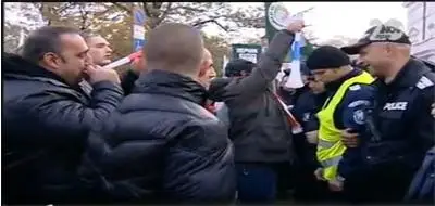 "Атака" протестира пред парламента