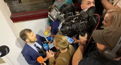 Защо ПП изведе Рашков с жива верига?