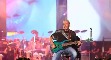 70 хиляди пяха химна под дъжда със Слави Трифонов и "Ку-ку бенд"