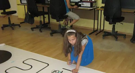 Лятна школа по роботика събира бъдещи ученици на Математическата