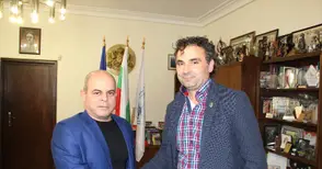 Поддръжниците на Стоилов го издигат за нов мандат с декларация до Борисов