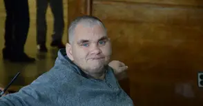 40-годишен психично болен опипвал деца посред бял ден