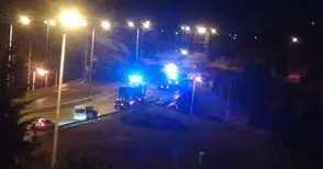 Кола със 17-годишен шофьор пламна след катастрофа