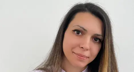 Художничка от Русе рисува с думи &bdquo;В тишината си ти&ldquo;