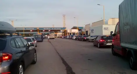 Проверки за внос на месо от Румъния задръстиха Дунав мост