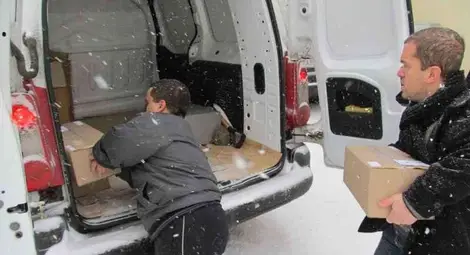 Коледни пакети с хранителни продукти тръгват от Русе към Малките хора /галерия/