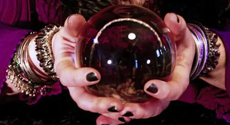 За 5 години врачка изкарала пари като за 195 години честен труд