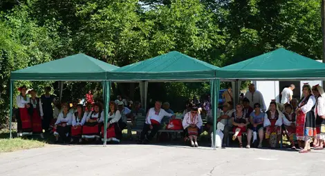 Фолклорният събор „Жива вода“ отново събра стотици хора от цялата страна в Каран Върбовка Фолклорният събор „Жива вода“ отново събра стотици хора от цялата страна в Каран Върбовка