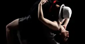 Урок по салса и ателие за грим и маски подгряват карнавала