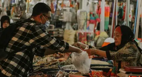 Турската лира се срина до ново рекордно дъно